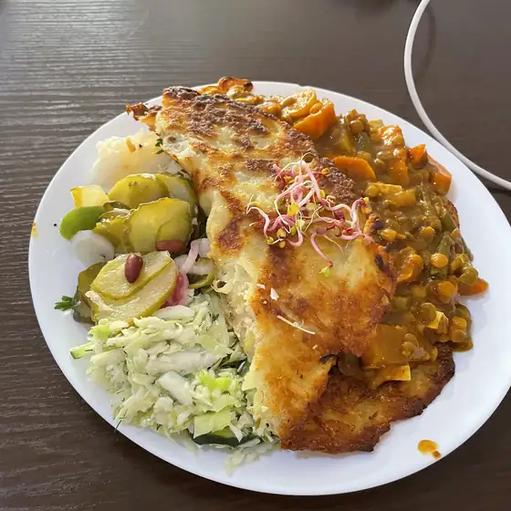Kotlet z surówkami